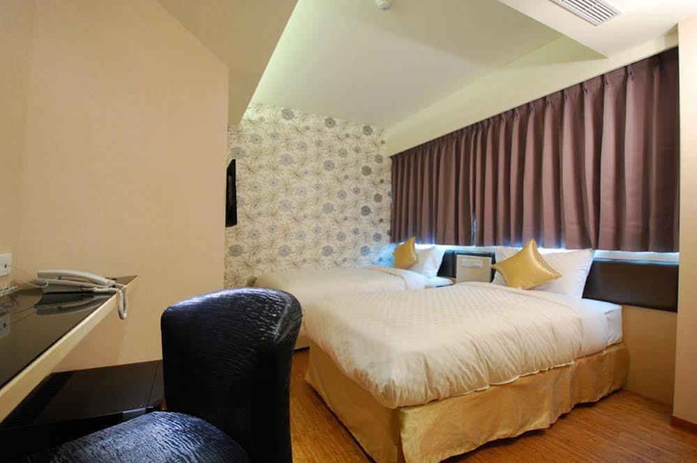 Hotel 欣欣旅店 à Taipei Extérieur photo