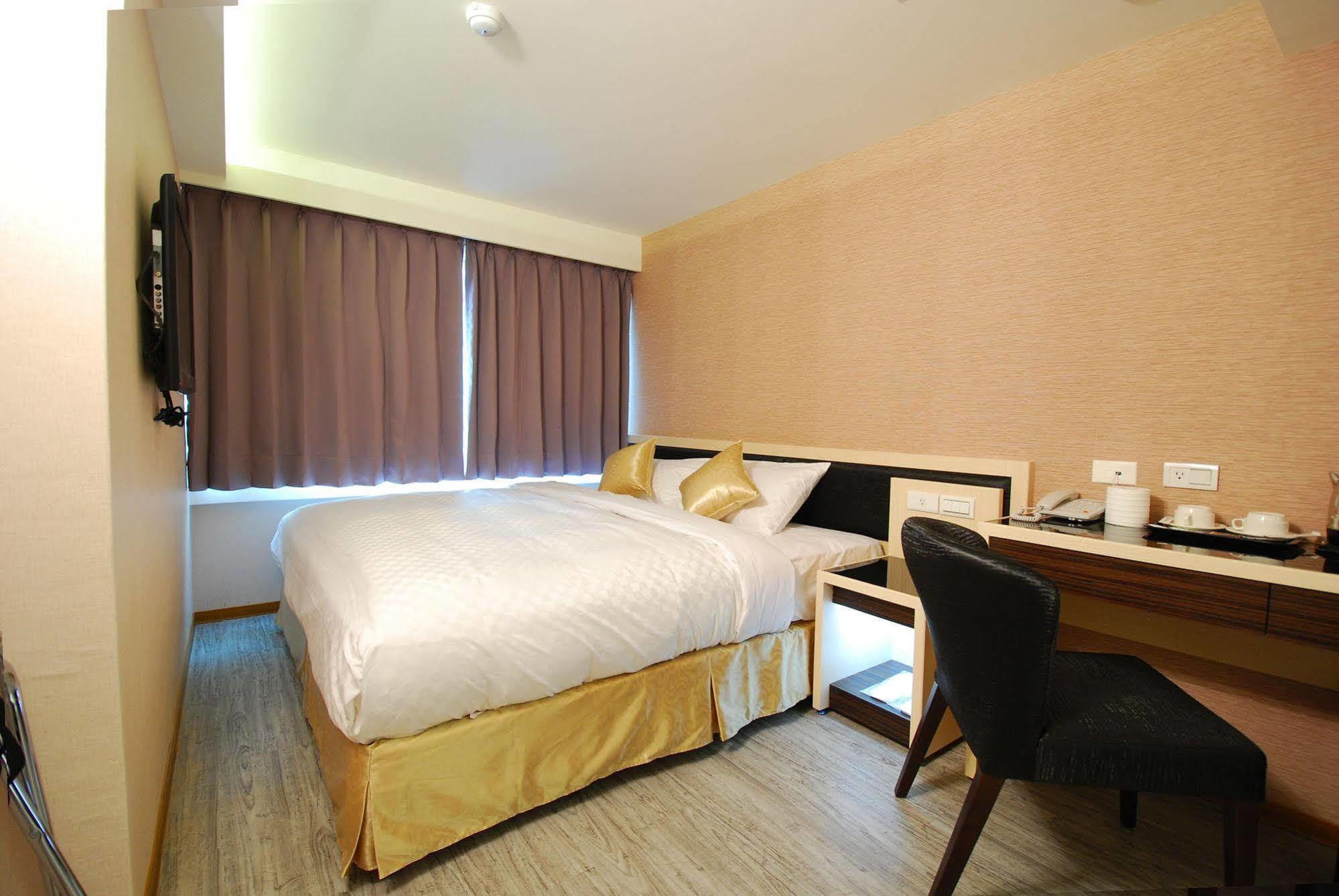 Hotel 欣欣旅店 à Taipei Extérieur photo