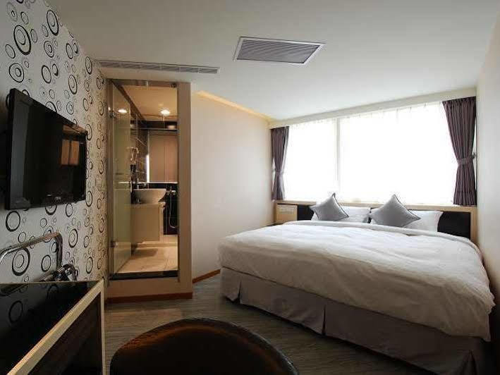 Hotel 欣欣旅店 à Taipei Extérieur photo